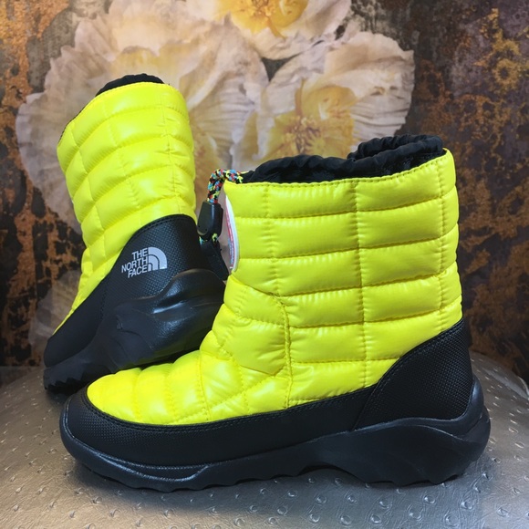 NEW The North Face Women's Boots - Picture 4 of 8